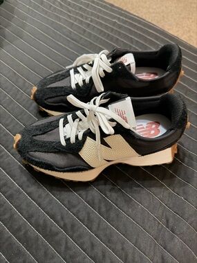 New Balance Black & White 327 Casual Sneakers